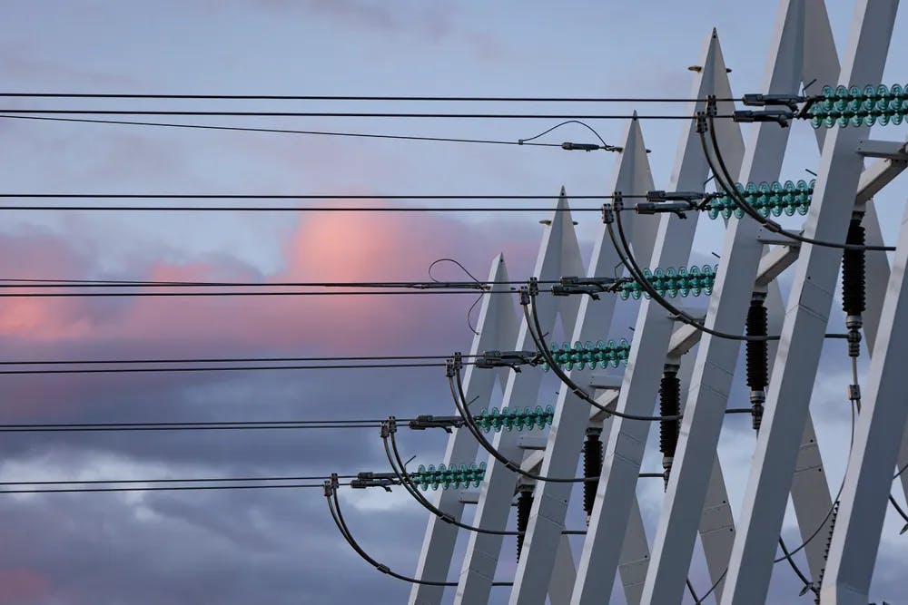 Puhdasta sähköä uusin menetelmin: sähköjärjestelmän modernisointi muuttaa Suomea