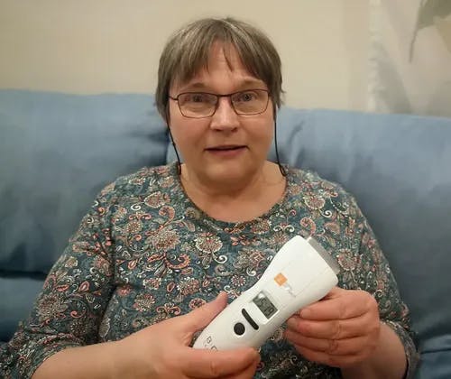 Työterveyshoitaja Ulla Kauppinen suosittelee B-Cure laseria.
