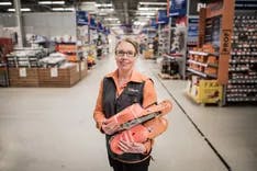 Taina Källi on yksi maamme harvoista naisrautakauppiaista. "Se, että yrittäjät elättävät itsensä, on jo suuri vastuu ja yhteiskunnan kannalta merkityksellistä", muistuttaa Källi.